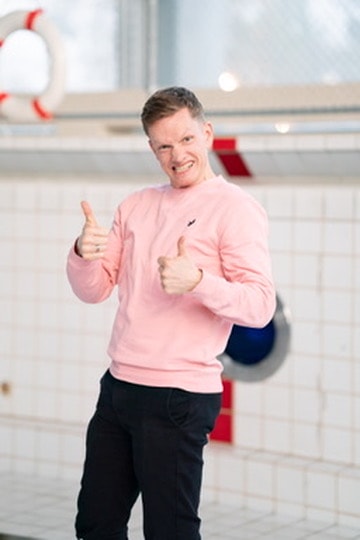 Paschi mit Grimasse beim Fotoshooting im Neubad