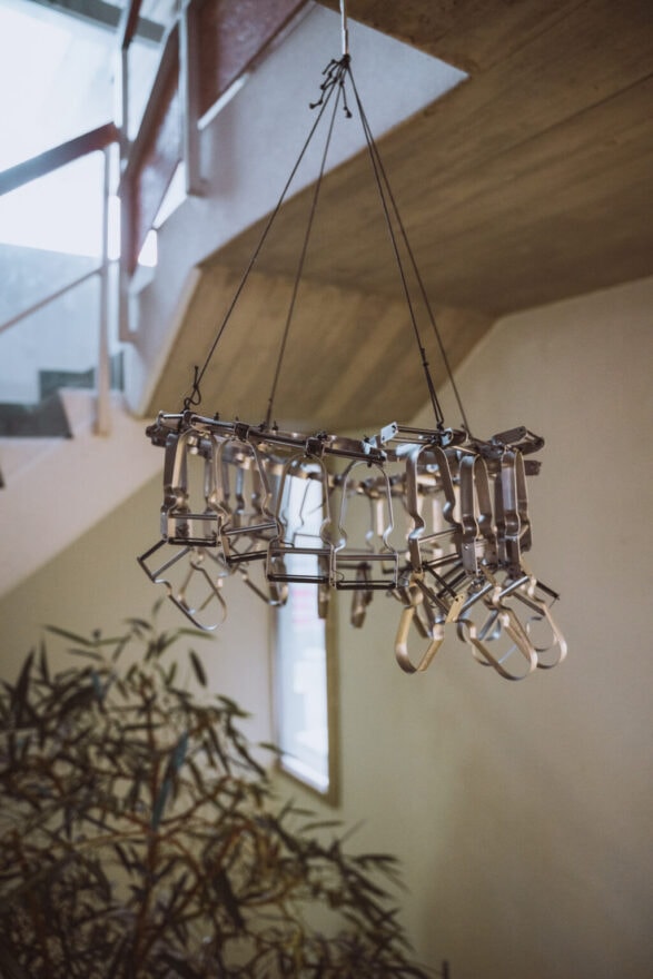 Lampenschirm aus Spar-Schälern beim Rundgang im Neubad