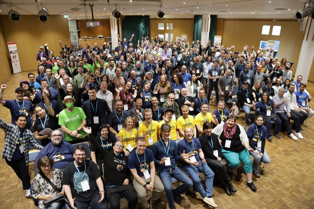 Ein Gruppenbild der Teilnehmenden des WordCamps Deutschland