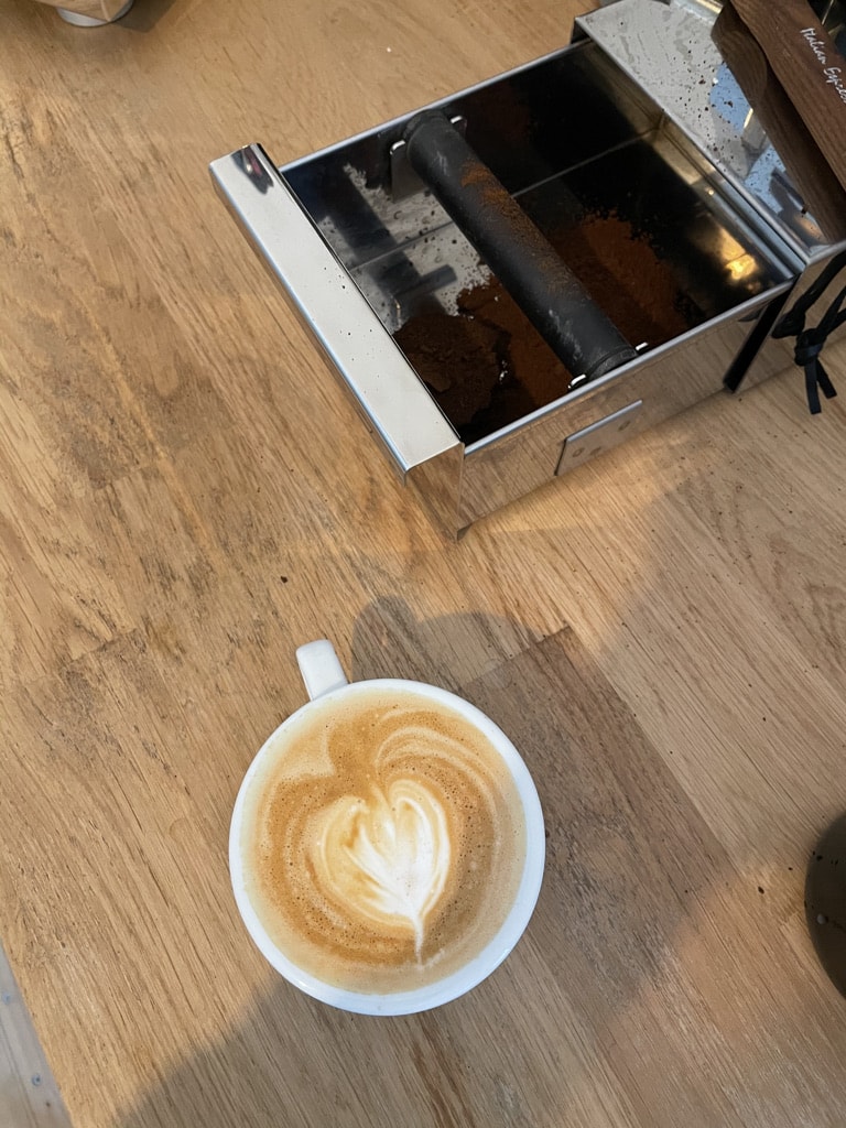 Cappuchino with latte art and a little heart