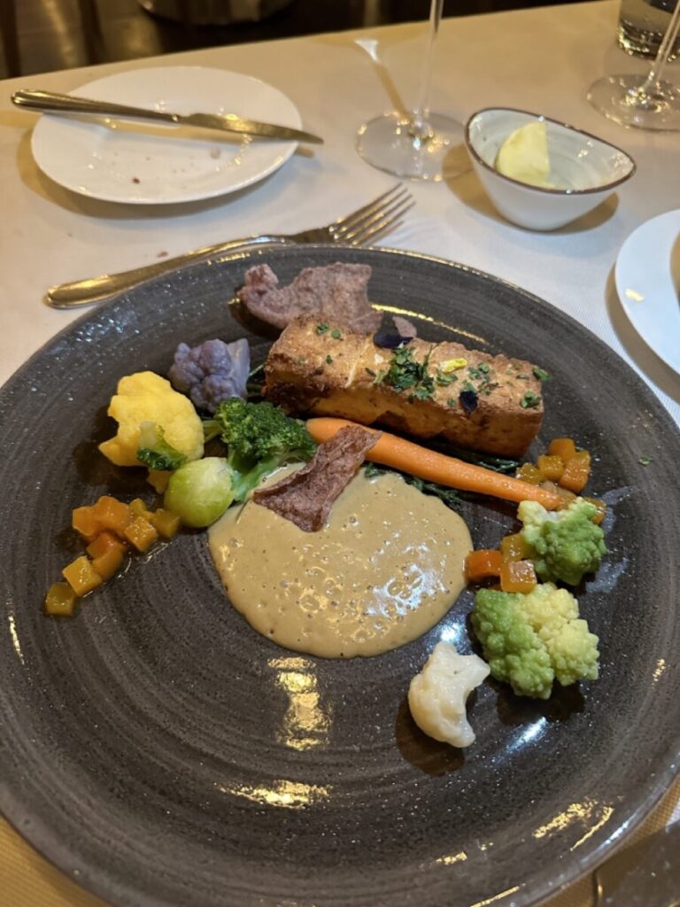 Abendessen in Locarno: ein Gericht mit Brokkoli und weiterem Gemüse