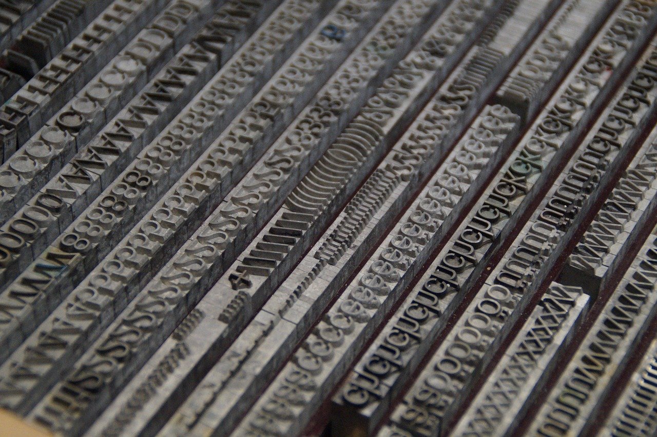 Mehrere Buchstaben, wie sie in einer Druckerei zum Einsatz kommen.