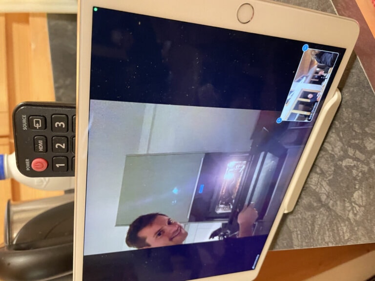 Screenshot of the tablet as Dominik cooks in his kitchen from Cologne