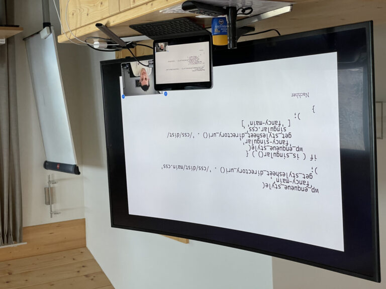 Photo of the screen with a piece of code and zoom detail from Dominik