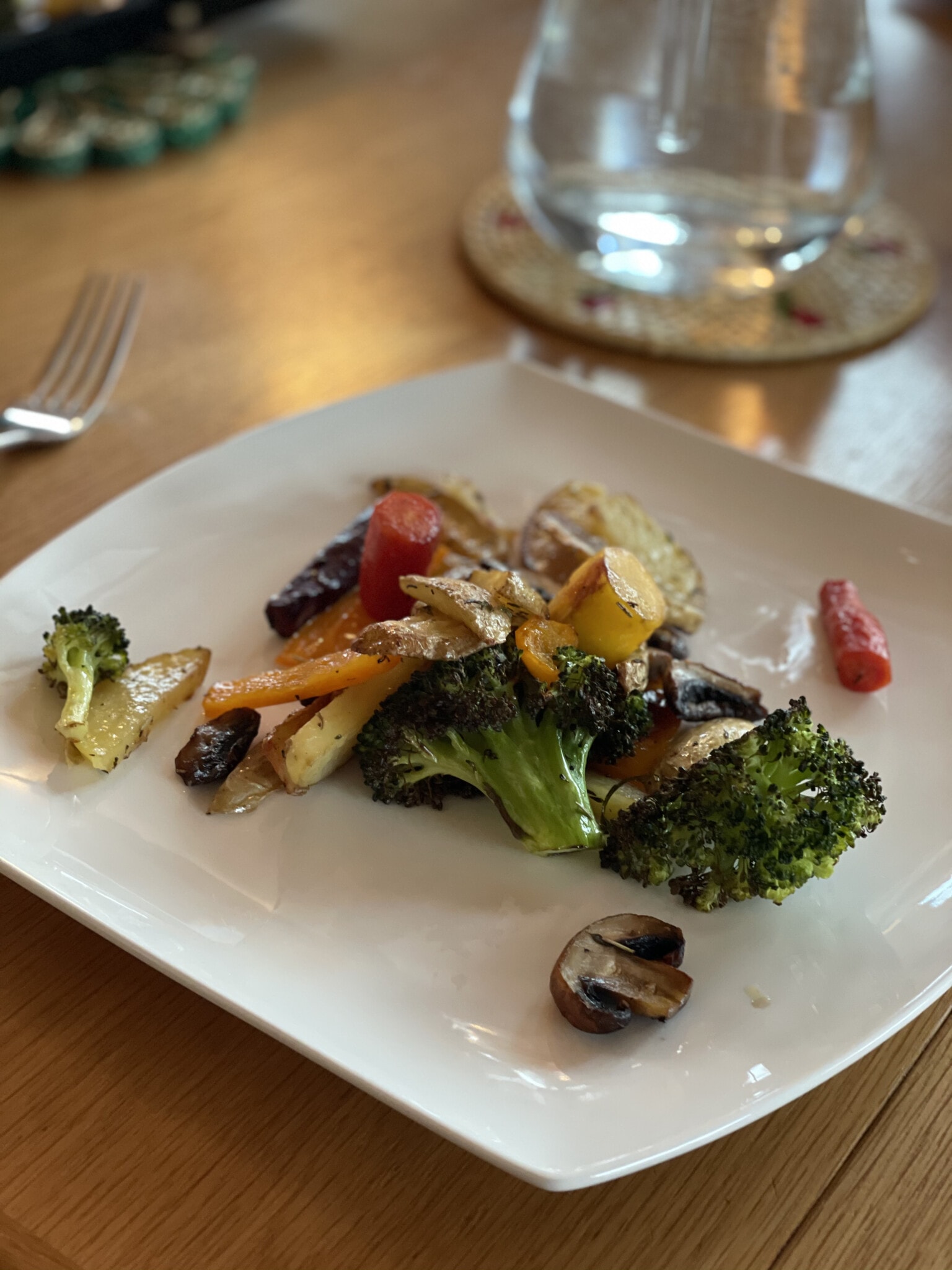 Photo of oven vegetables prepared on a plate