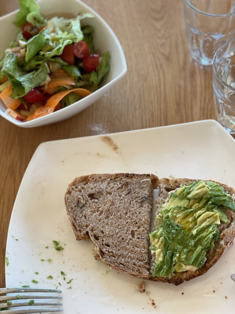 Bread with avocado and salad