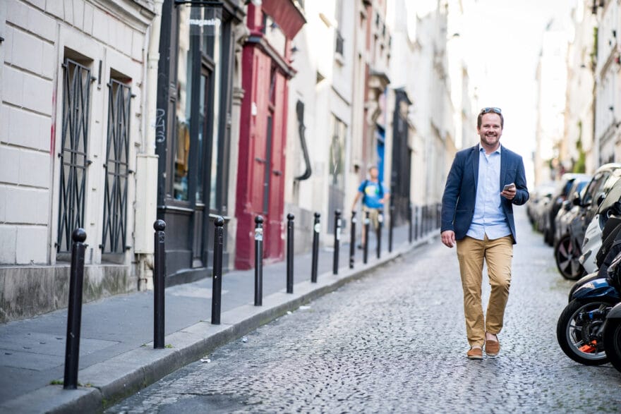 Velthy in the streets of Paris.