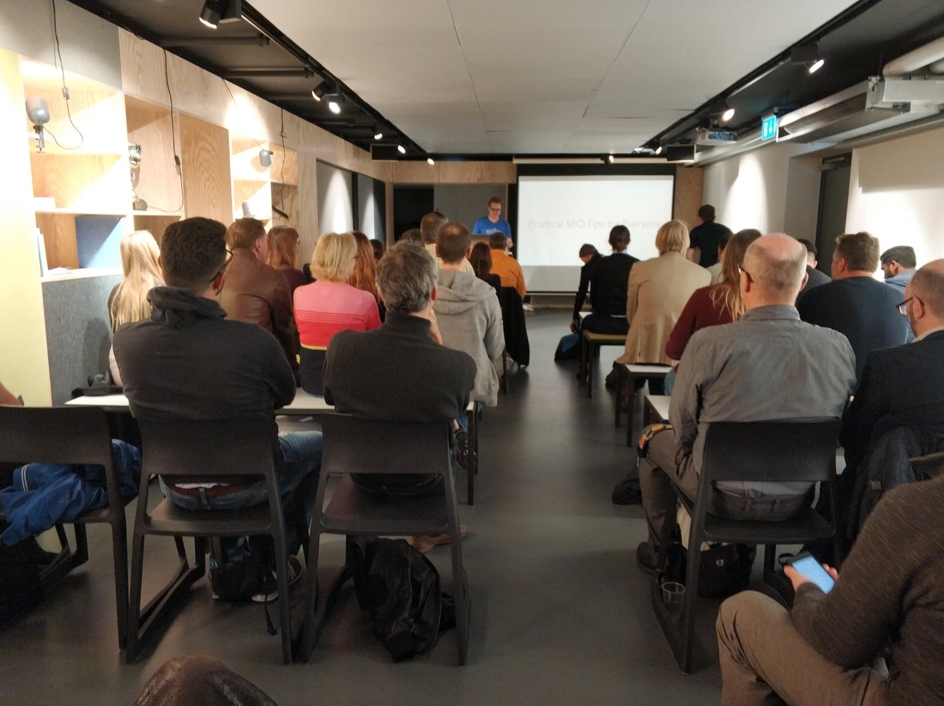 Pascal Birchler hält einen Vortrag am WordPress Meetup in Zürich