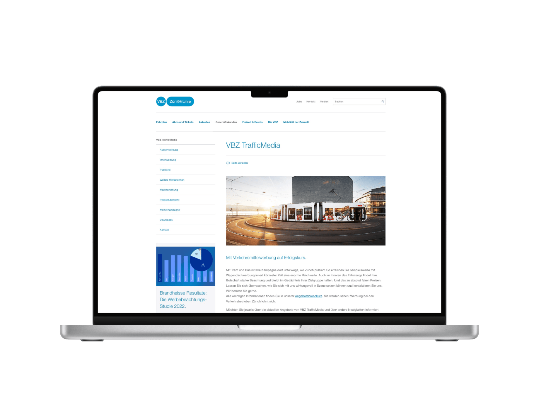 Laptop, der die VBZ-Website zeigt, begleitet von Text über Web-Entwicklung durch eine WordPress-Agentur in der Schweiz.