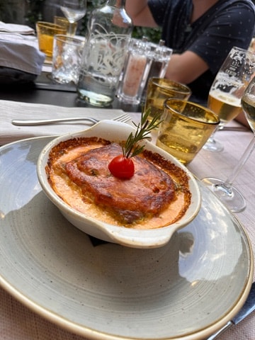 Foto von einer Lasagne.