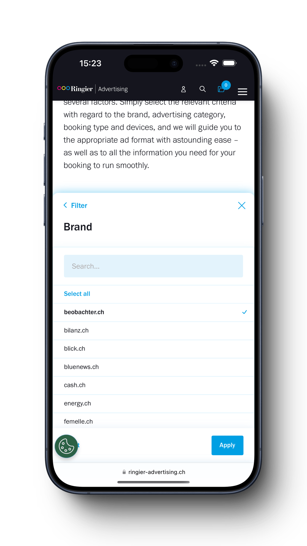 Smartphone zeigt eine Web-App mit Auswahl von Marken, die auf verschiedenen Browsern und Betriebssystemen läuft.